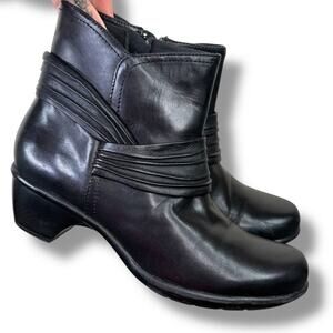 Clarks Bendables Ingalls Mood Black Leather Ankle Block Heel Zip Boots Size 8.5M